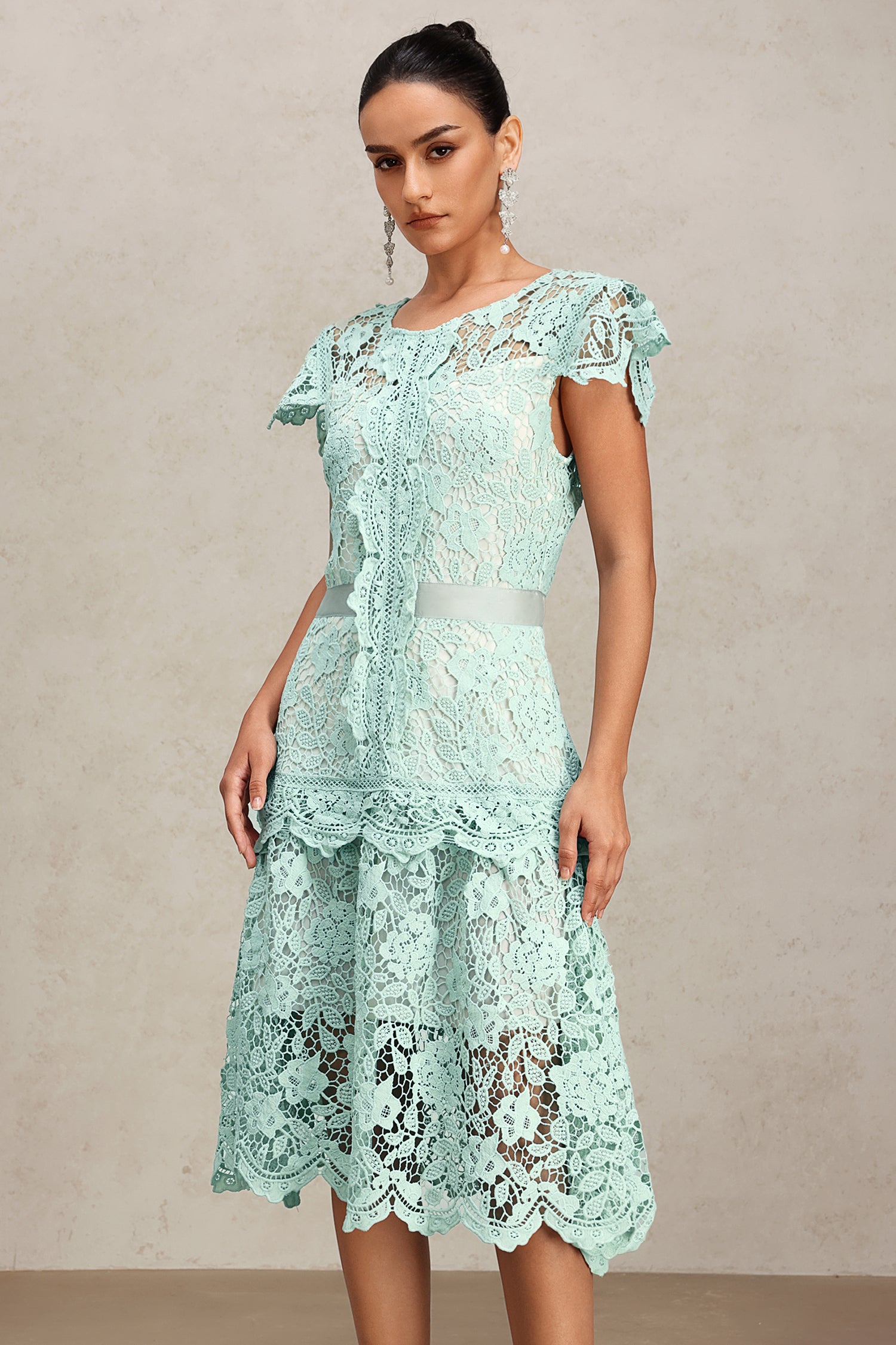 Niaca Sleeveless Lace Midi Dress