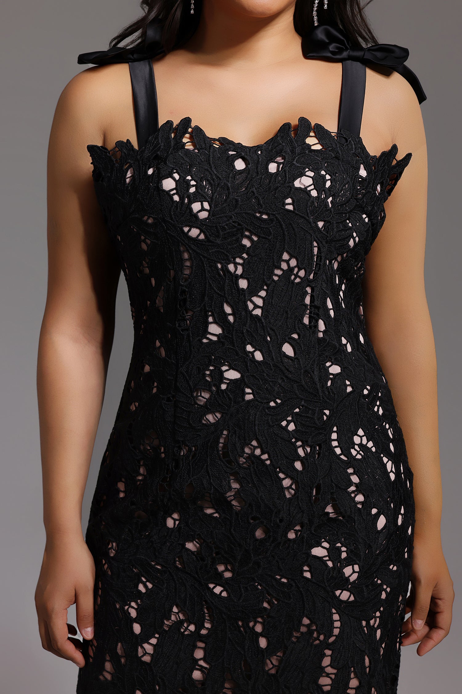 Lucretia Sleeveless Lace Bow Maxi Dress