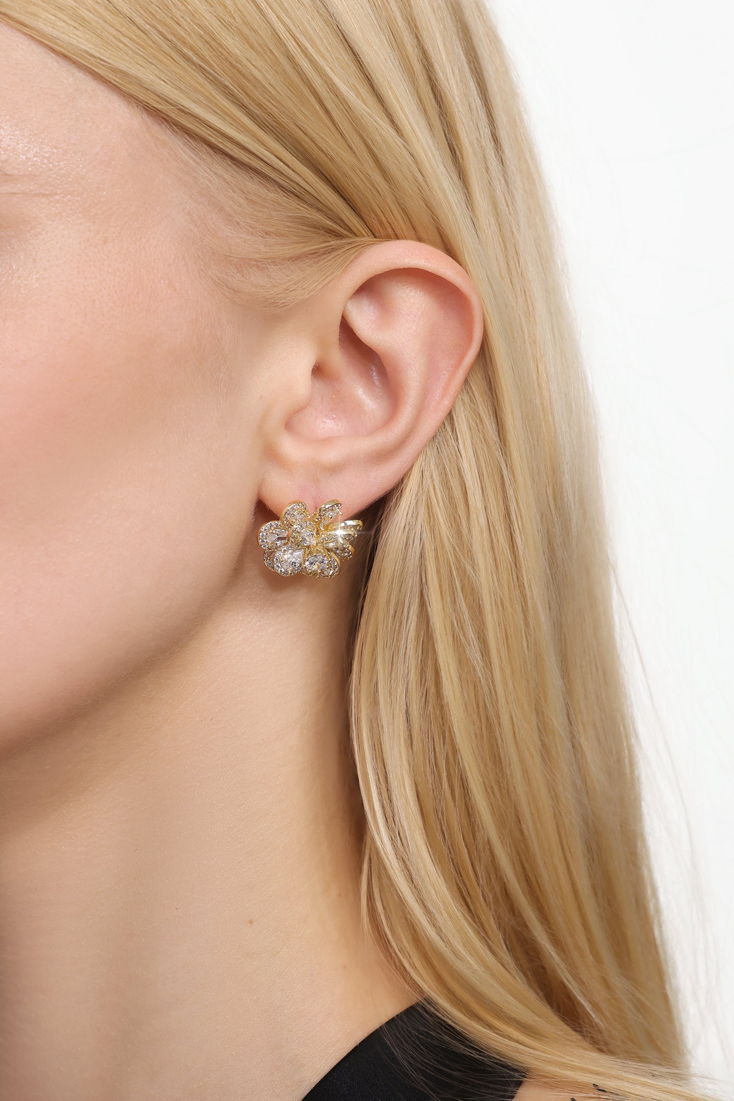 Hayli Flower Diamond  Earrings