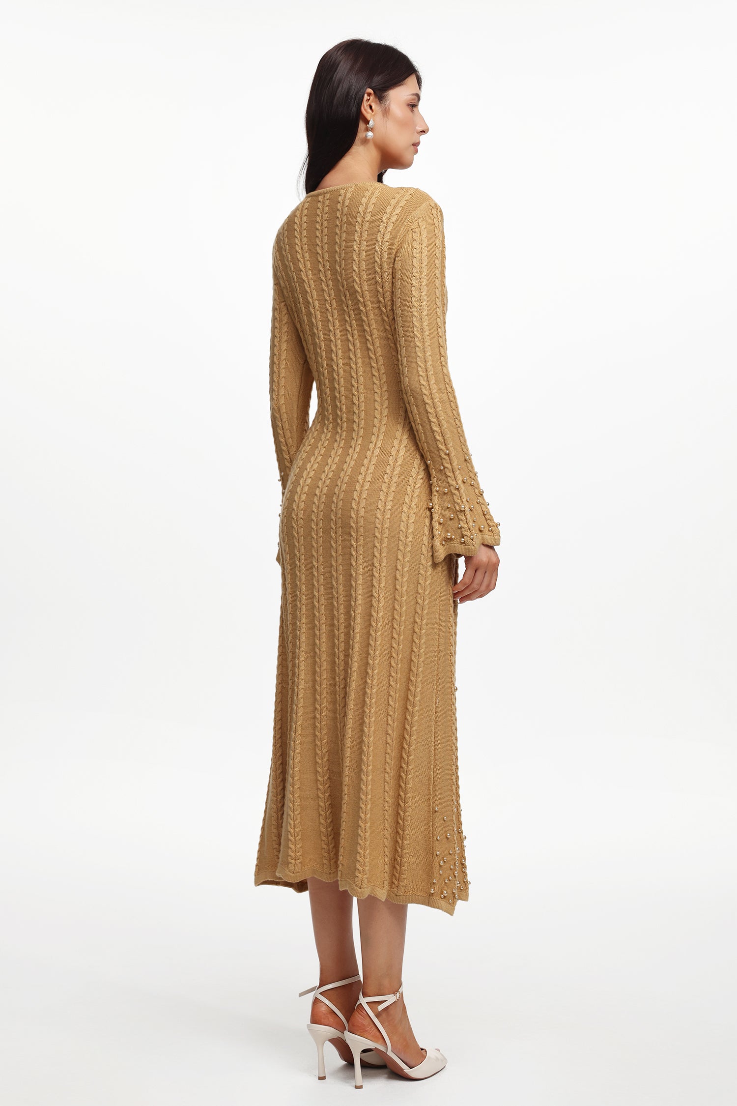 Weiss Elegant Contour Round Neck Long Sleeve Pearl Knit Maxi Dress