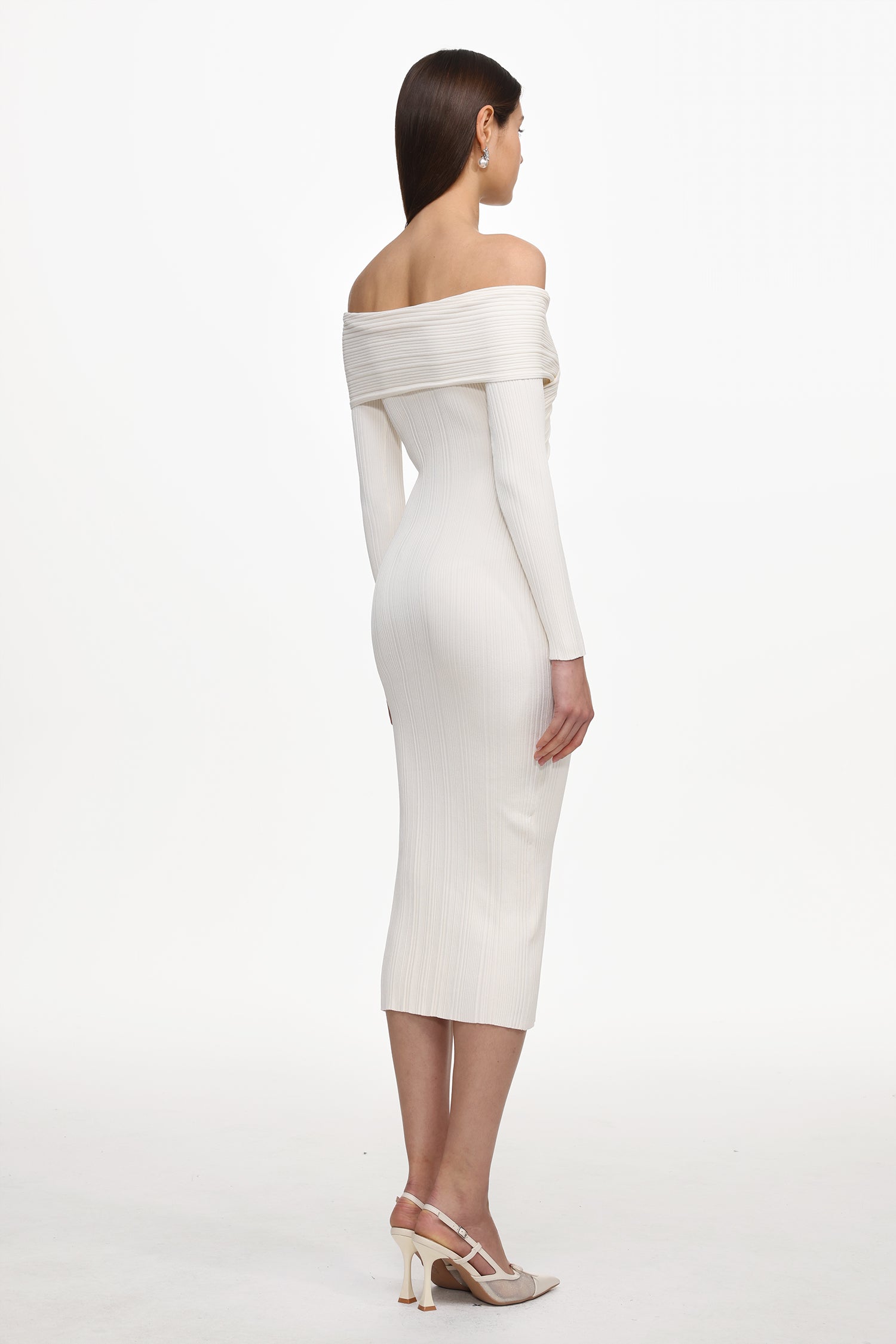 Temaie Elegant Contour Off Shoulder Long Sleeve Buttoned Knit Maxi Dress