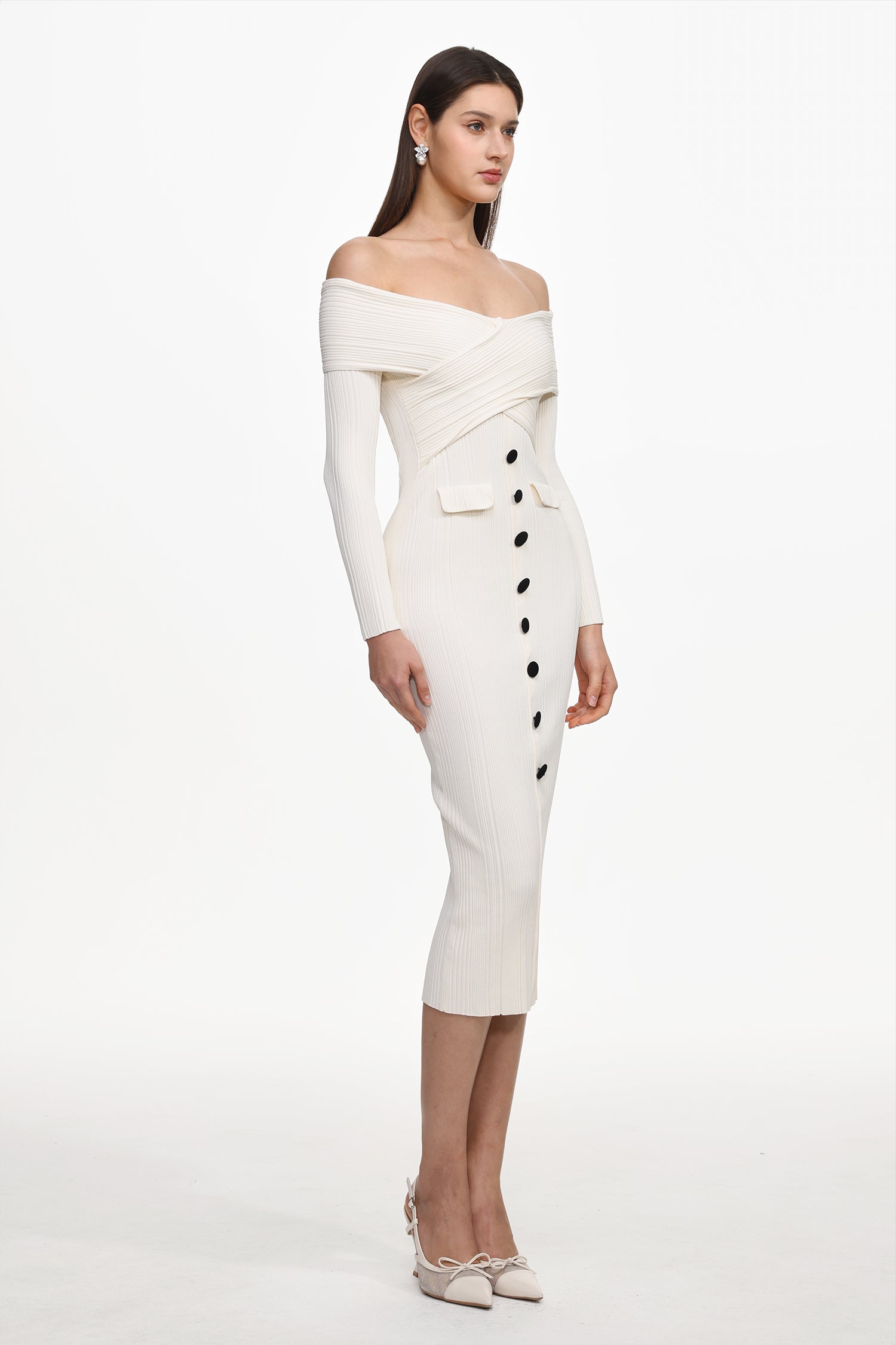 Temaie Elegant Contour Off Shoulder Long Sleeve Buttoned Knit Maxi Dress