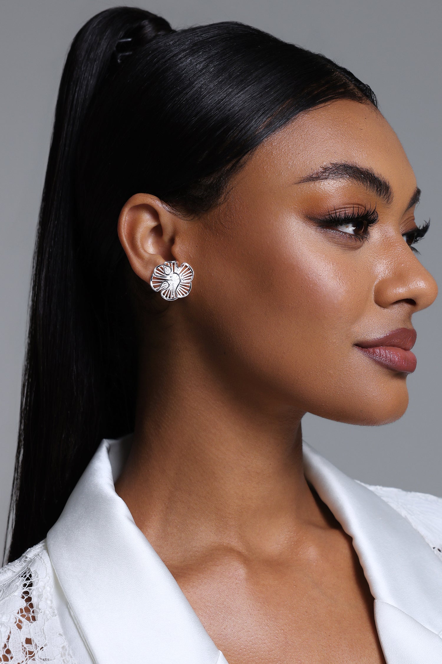 Rueny Flower Hollowed Out Earrings	