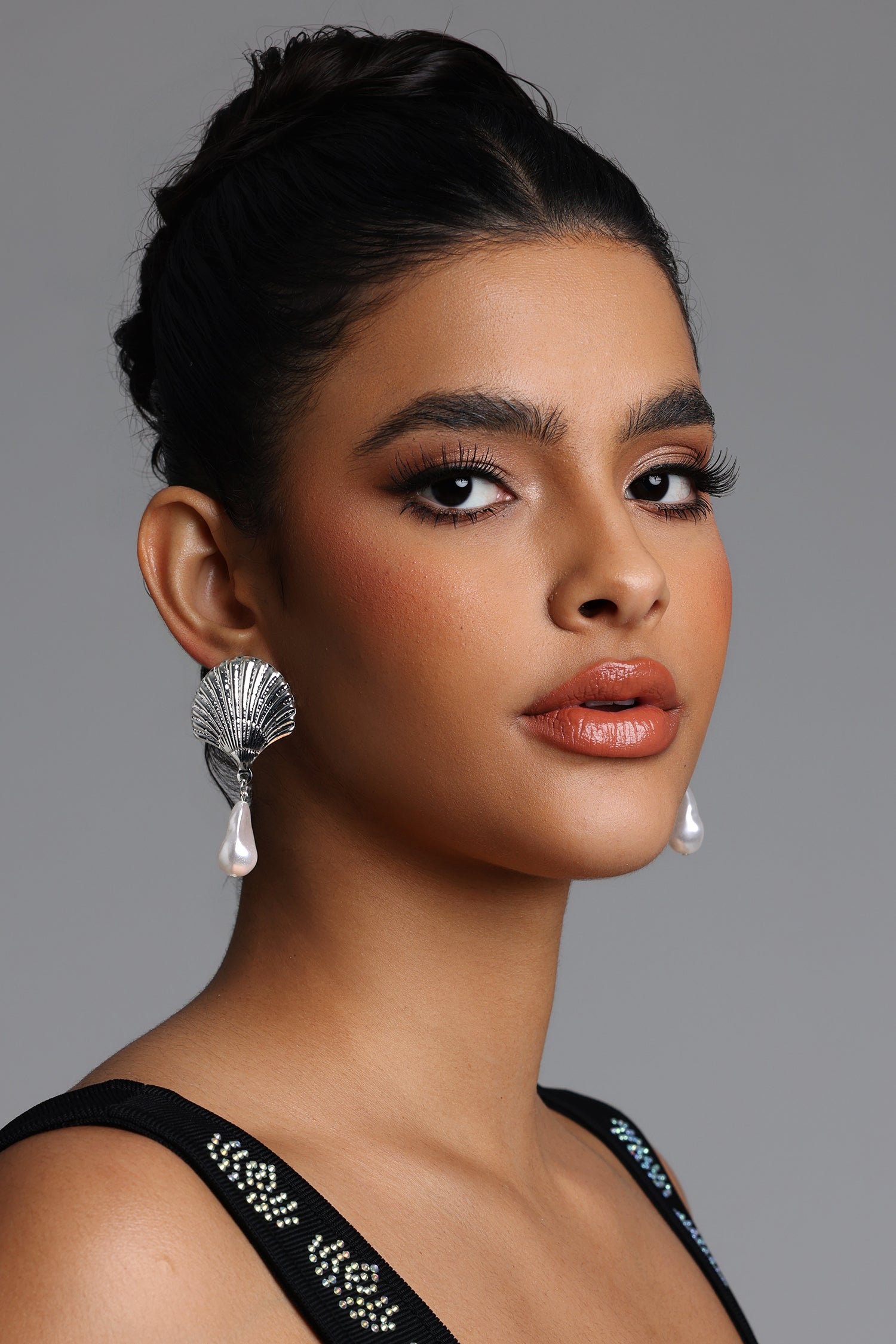 Yalia Fan Shell Pearl Drop Earrings	