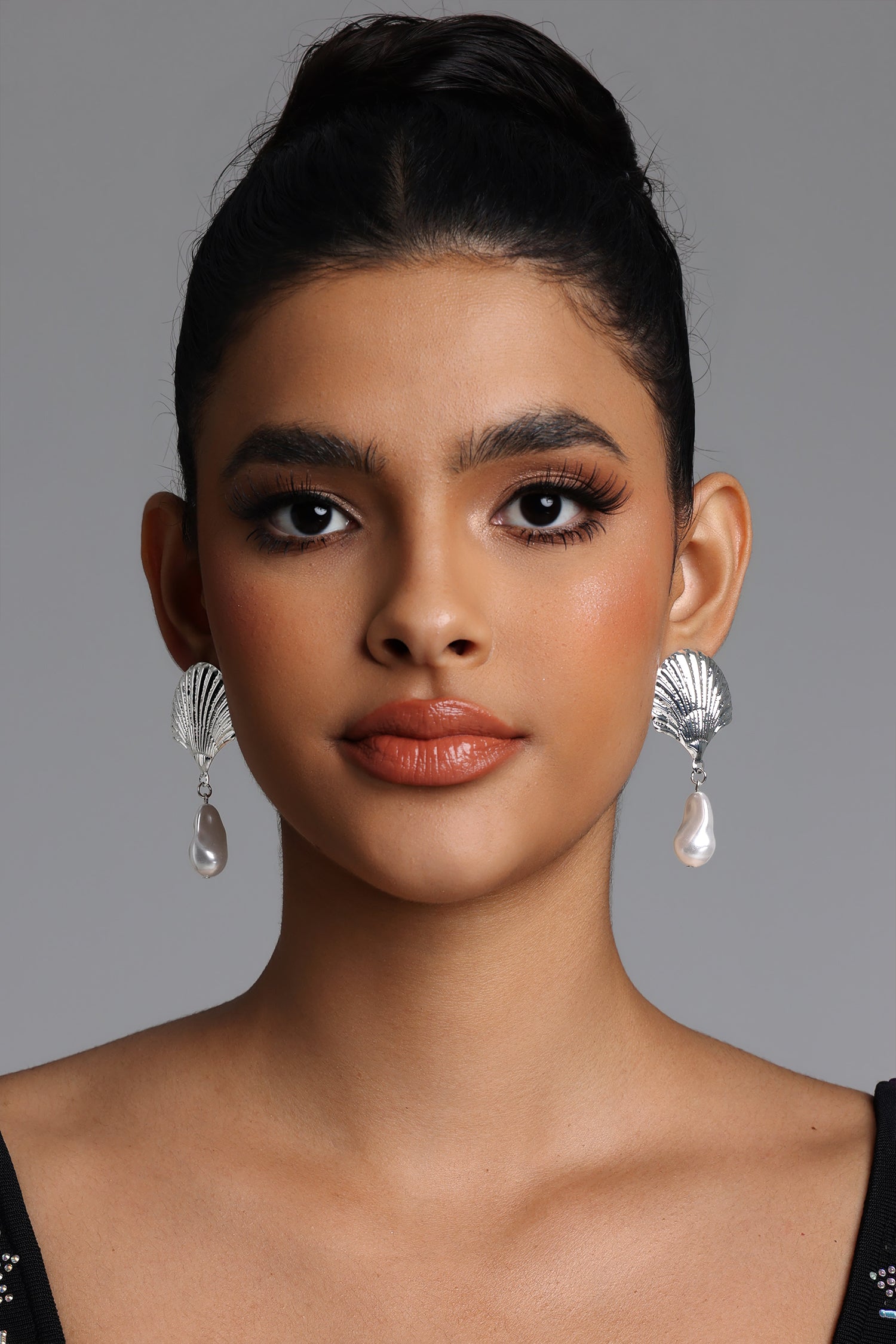 Yalia Fan Shell Pearl Drop Earrings	