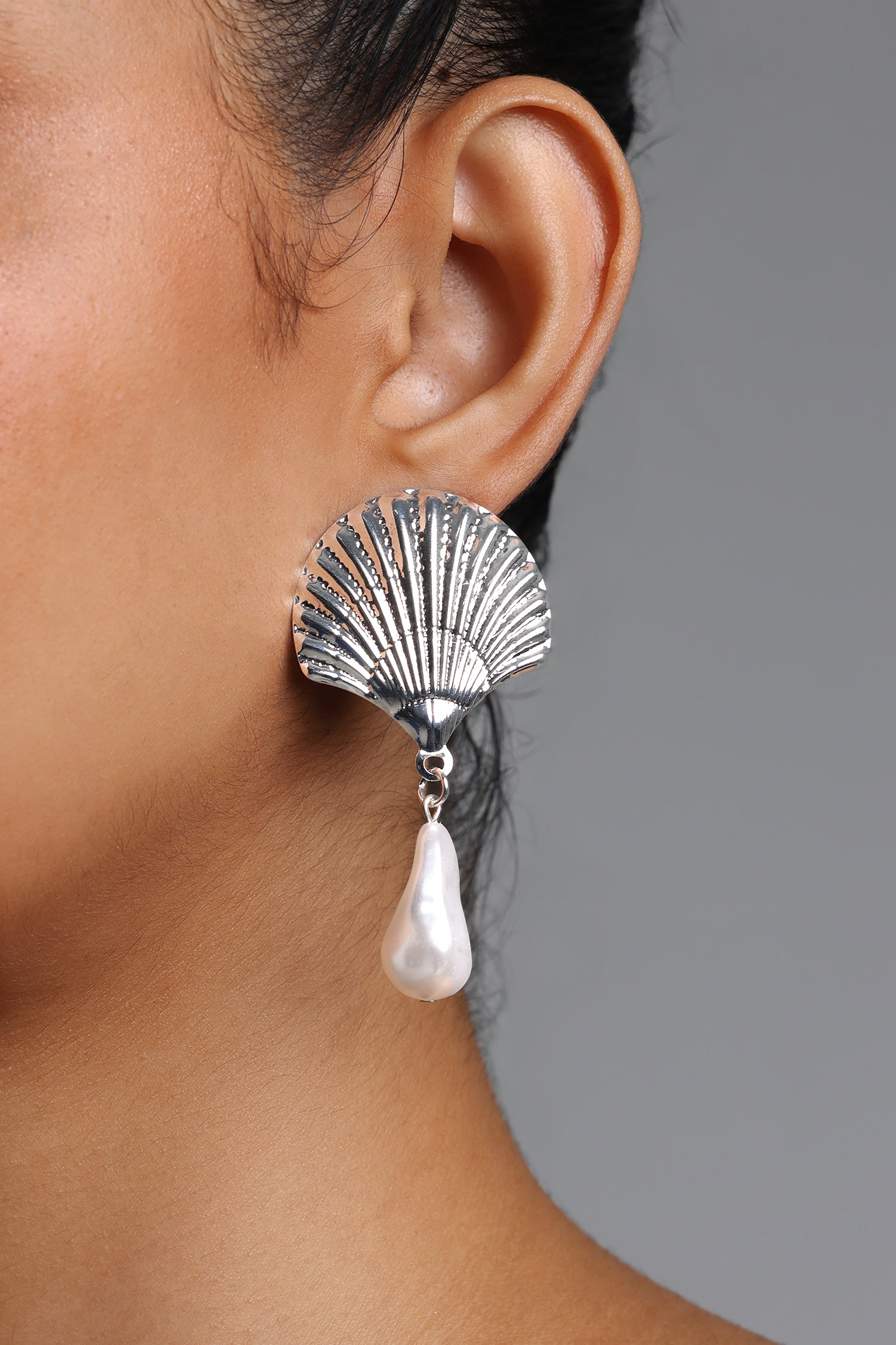 Yalia Fan Shell Pearl Drop Earrings	