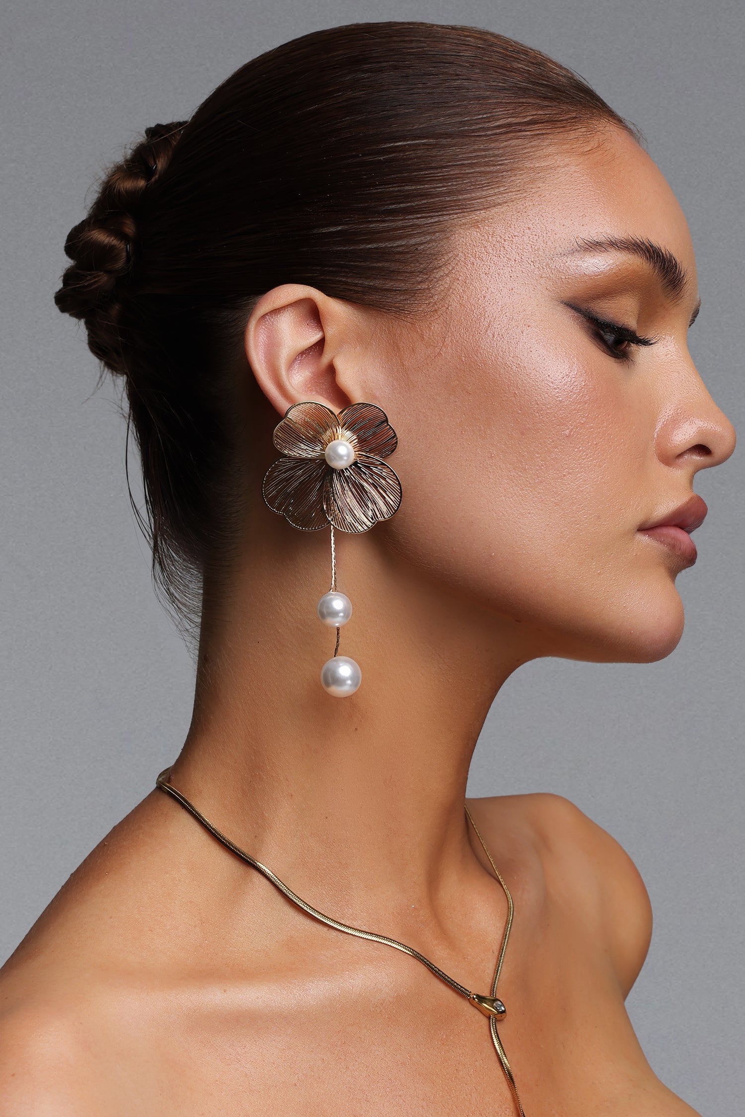 Imola Hollow Flower Pearl Tassel Earrings	