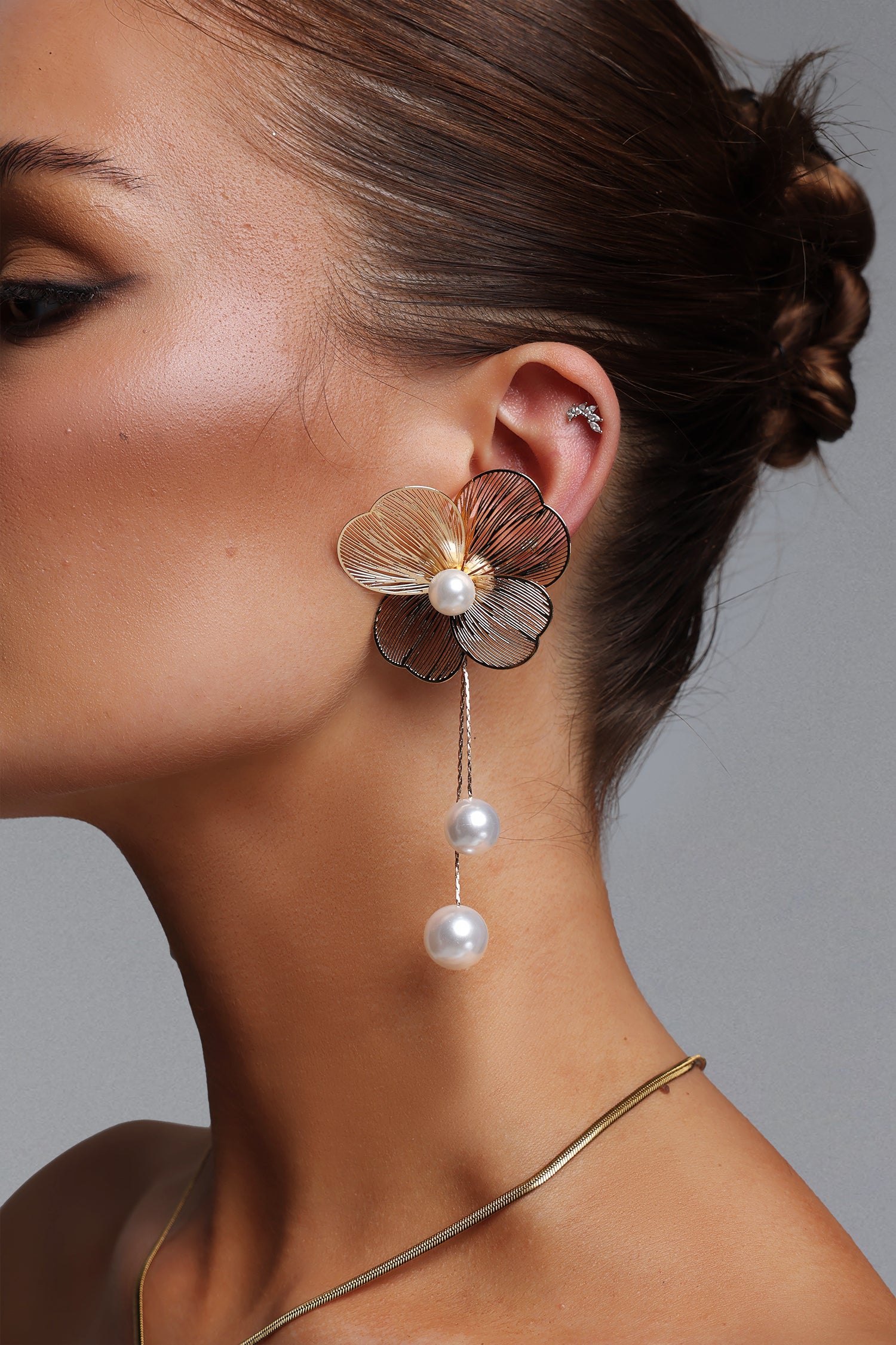 Imola Hollow Flower Pearl Tassel Earrings	