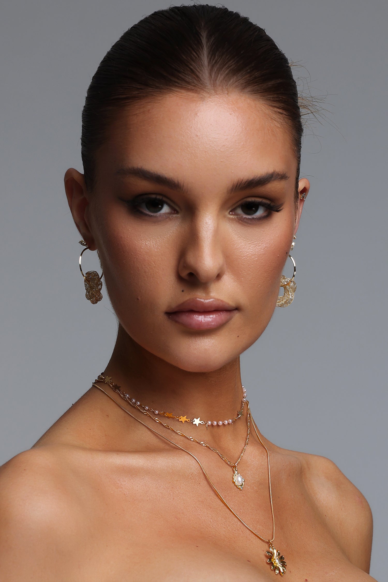 Leyla Multi Layer Daisy Pearl Pendant Stacked Necklace	