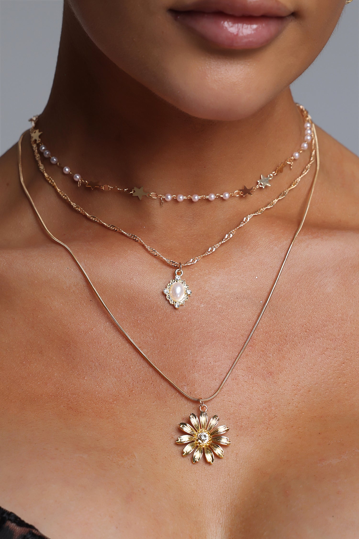 Leyla Multi Layer Daisy Pearl Pendant Stacked Necklace	
