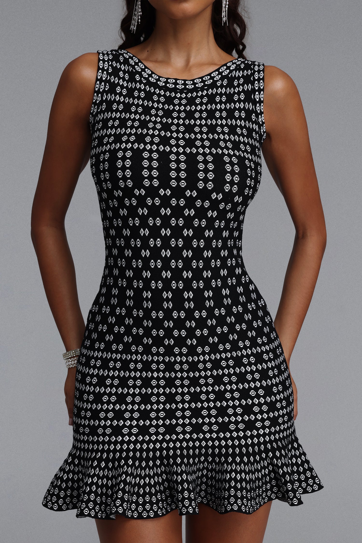 Eloise Chic Contour Round Neck Sleeveless Jacquard Knit Mini Dress	