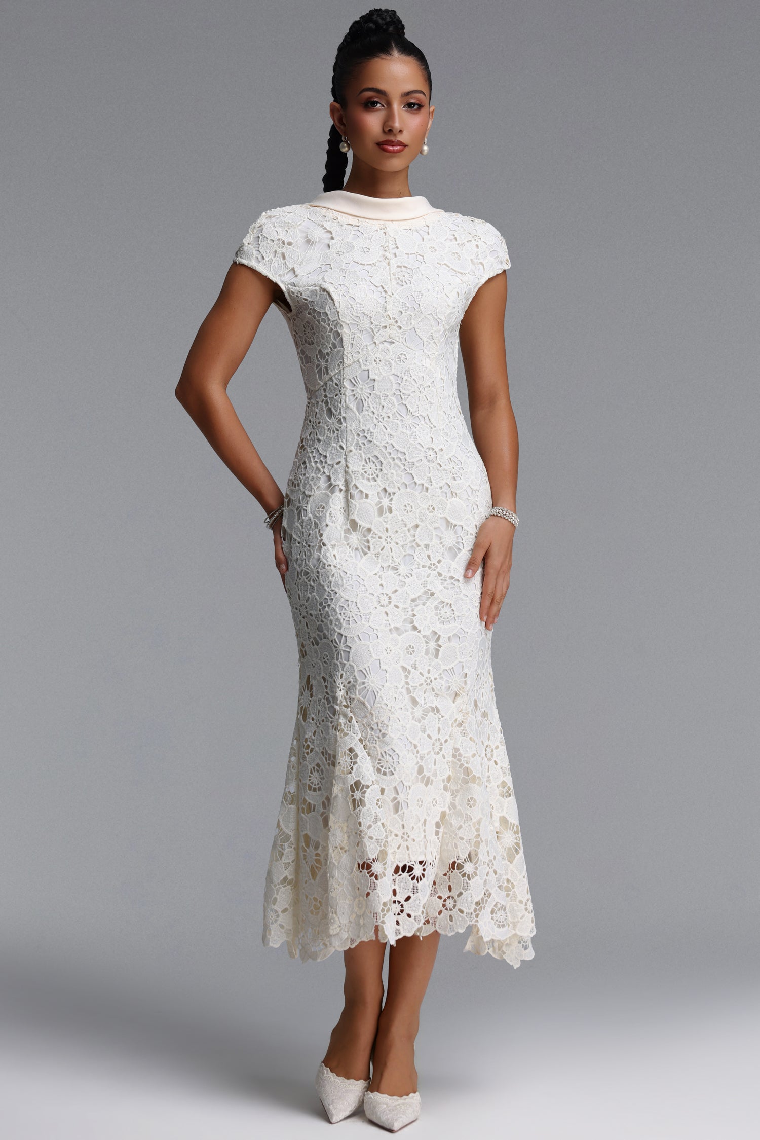 Erise Romantic Contour Floral Lace Maxi Dress	
