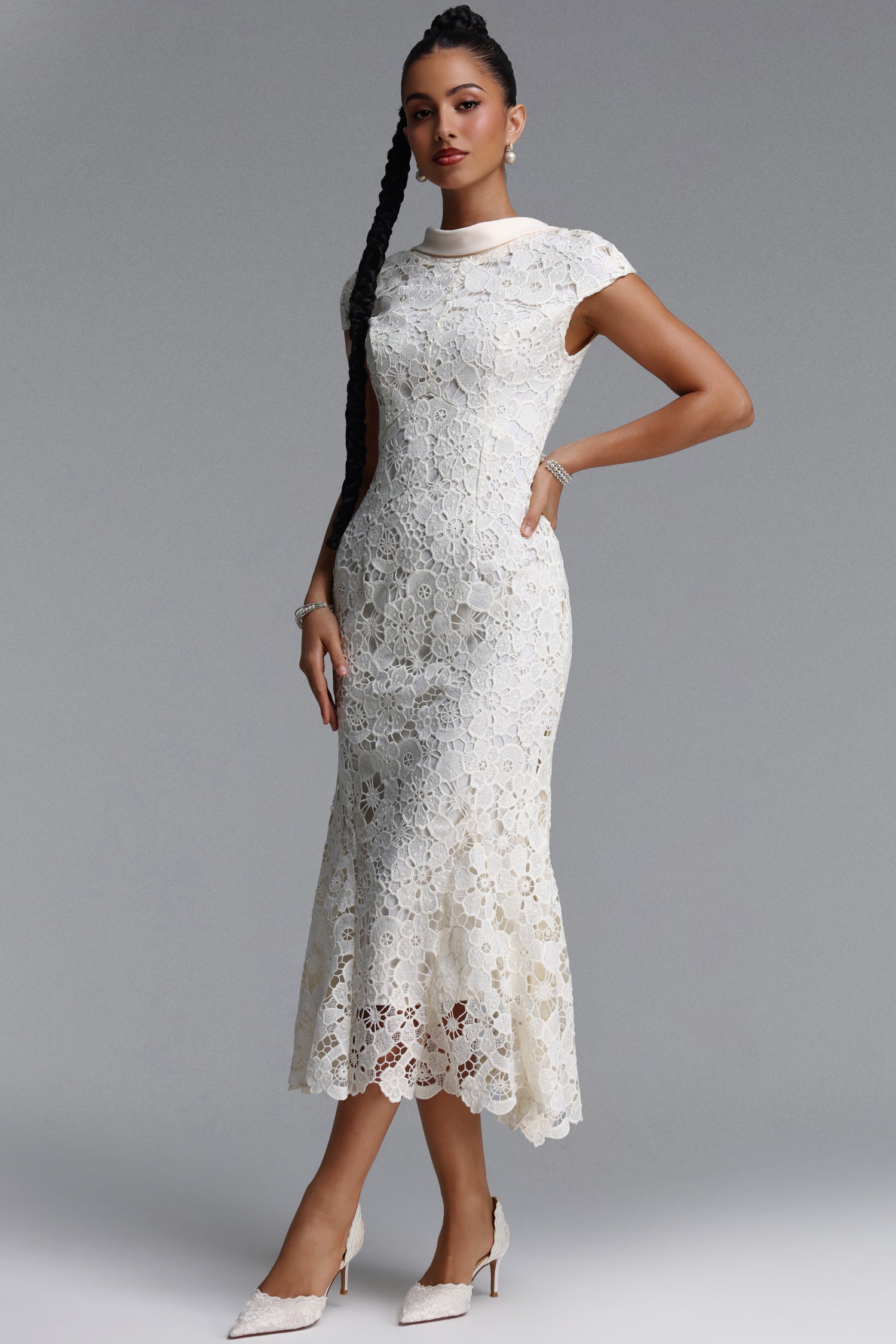Erise Romantic Contour Floral Lace Maxi Dress	
