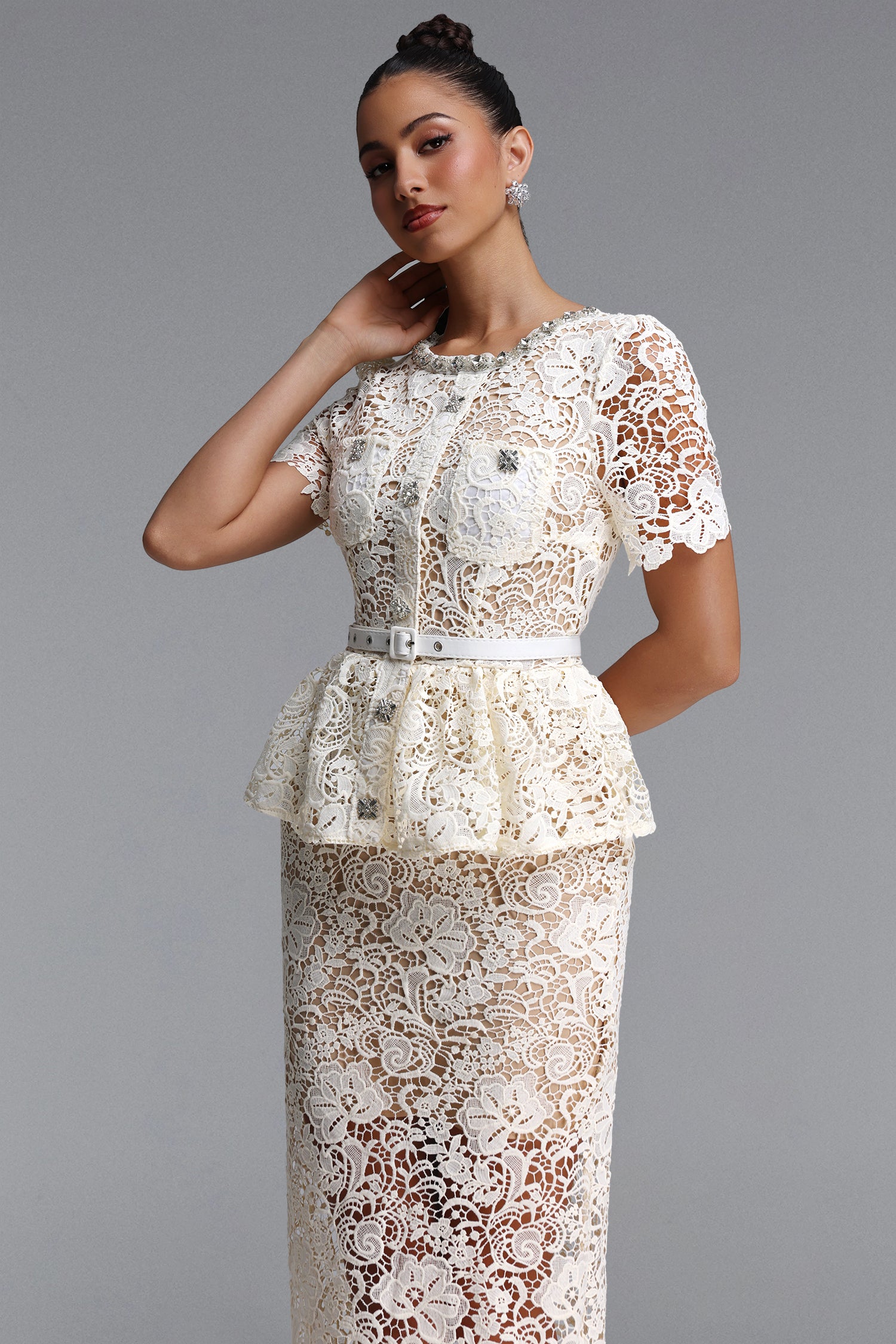 Waner Romantic Contour Round Neck Short Sleeve Rhinestone Ruffle Floral Lace Maxi Dress	
