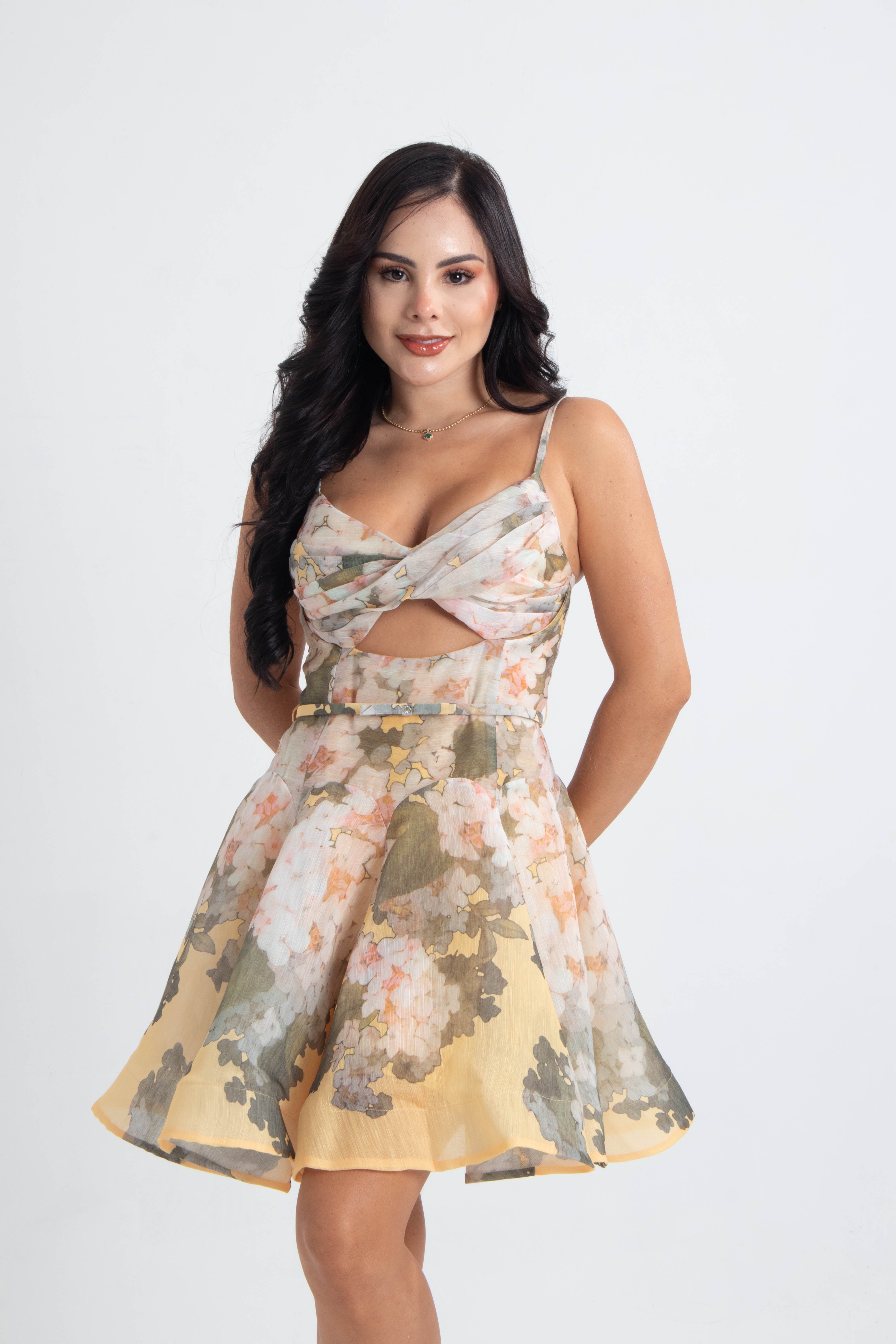 Vestido marimba corto floral con escote cruzado y falda en vuelo 5