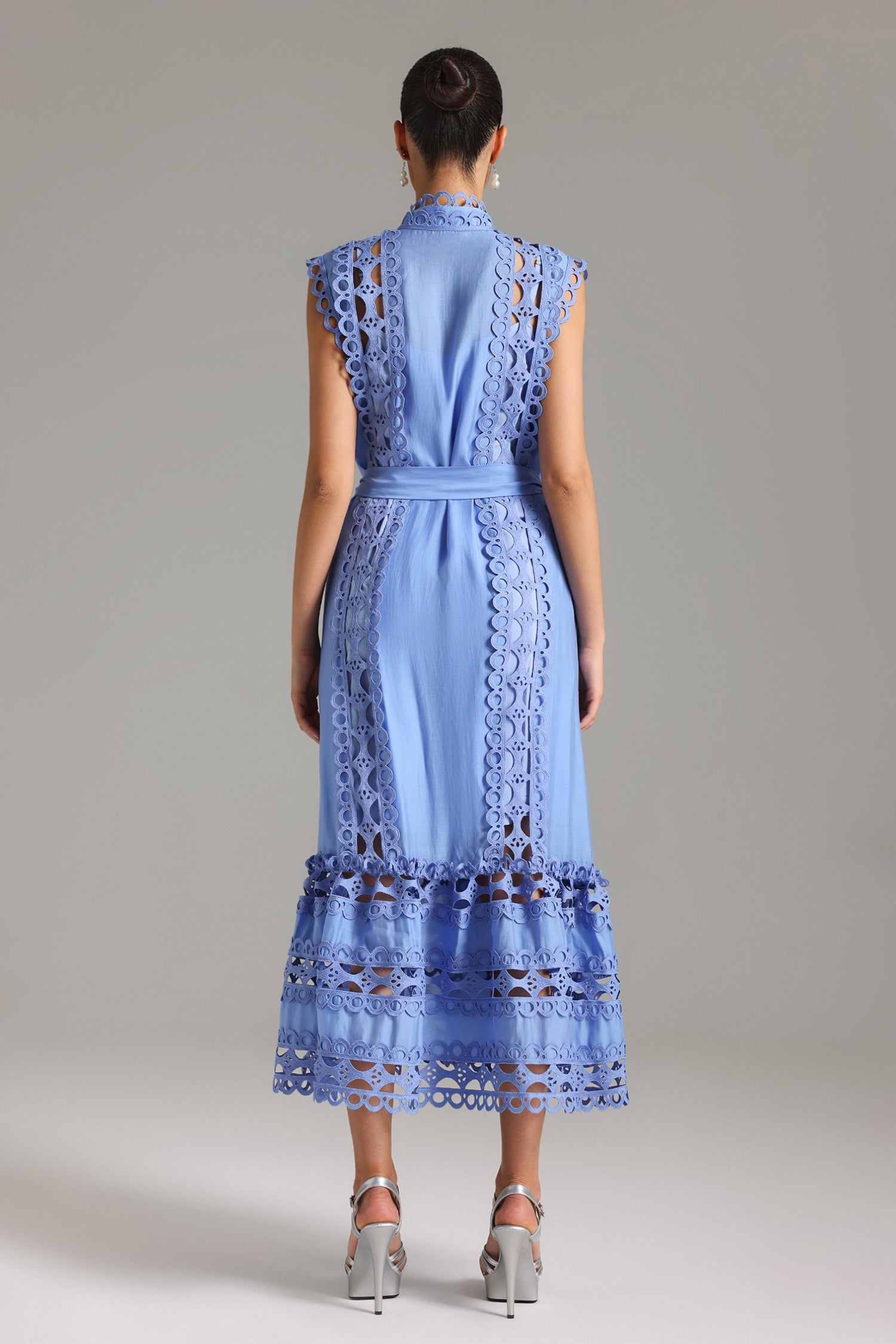 Ymire Sleeveless Lace Midi Dress