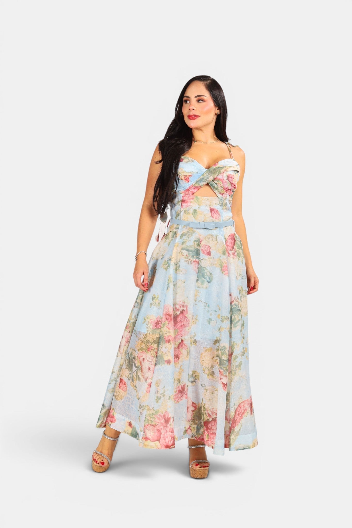 Vestido Azul largo con escote cruzado y estampado floral.