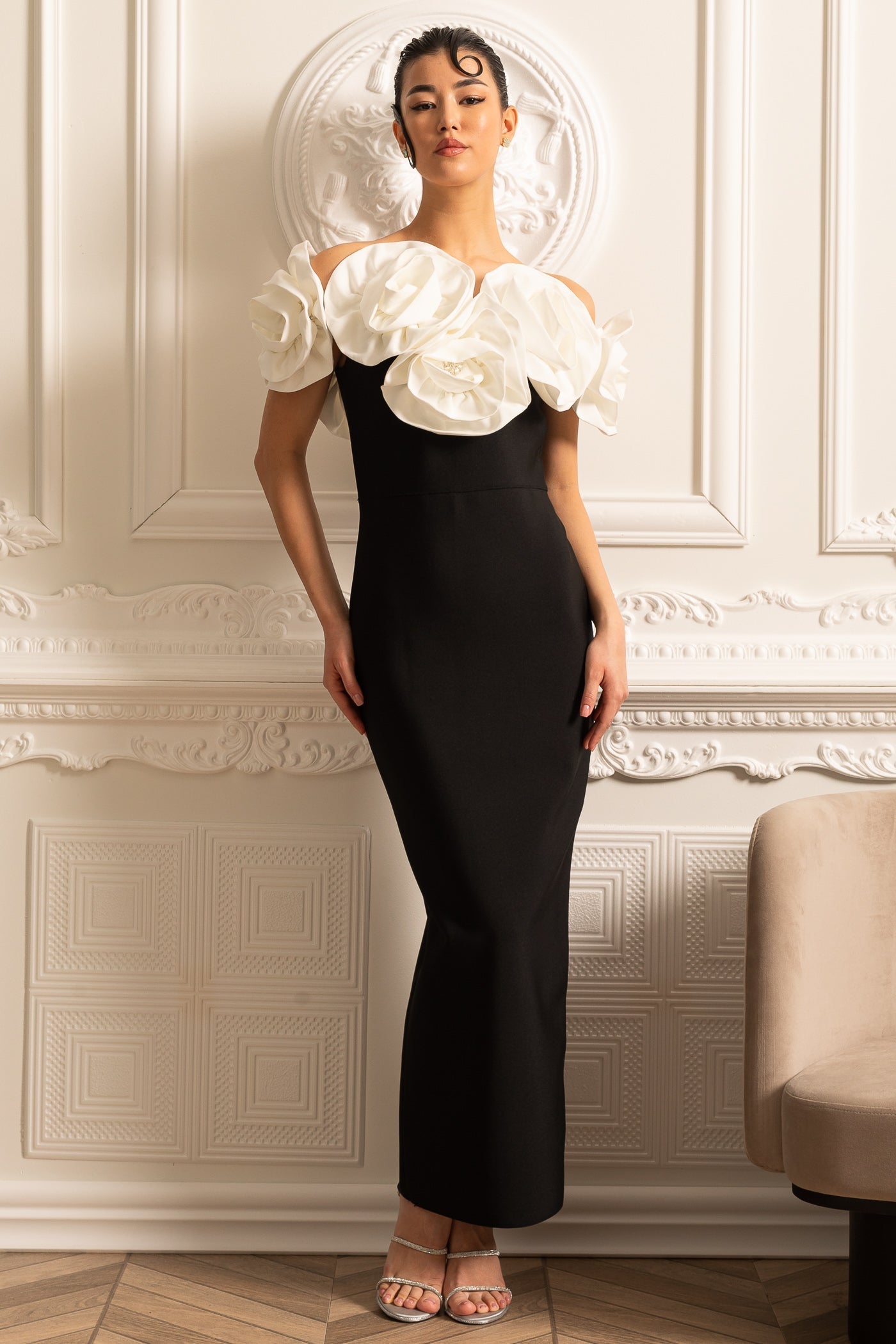 Fitted Gown With Large White Floral Embellishments - Black - S